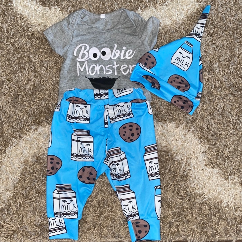 Boobie monster gender neutral outfit. EU 60 or 3-6 months